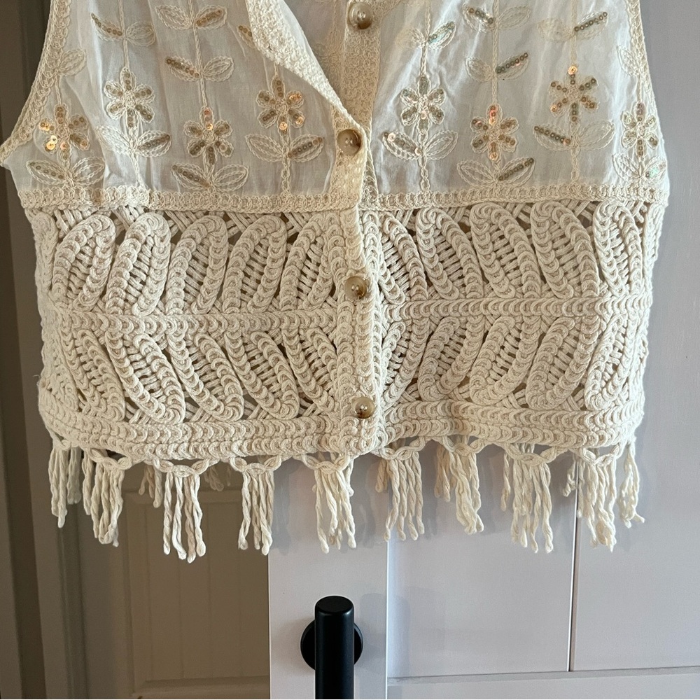 NWOT! Sleeveless Vest - Picture 3 of 6